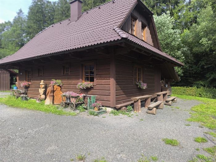 Nová chalupa zvenčí, druhý pohled